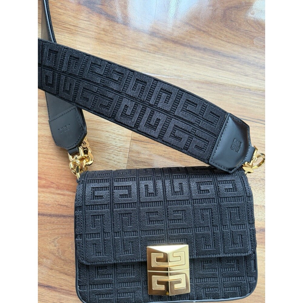 Authentic GIVENCHY 4G Small Chain Shoulder Crossbody Bag Black Leather - Picture 3 of 7